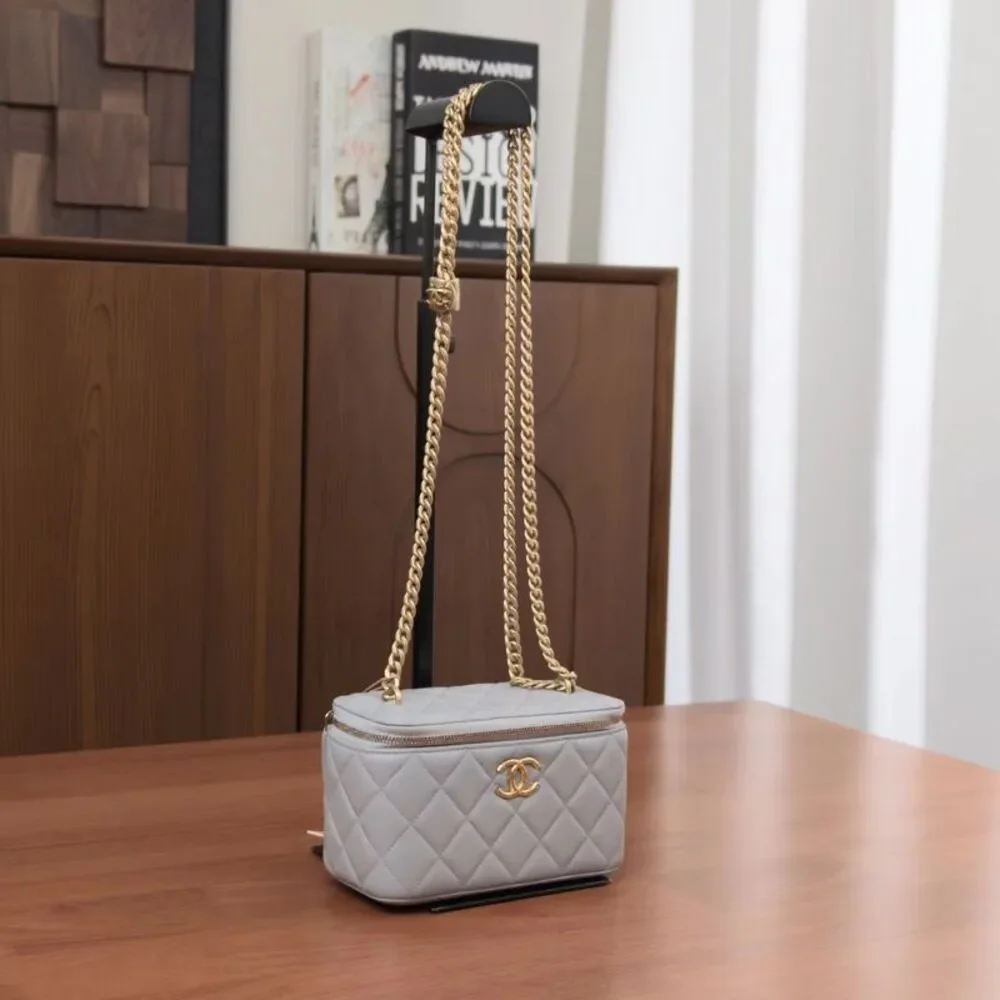 Chanel Women Pre-Loved Bag Very Good Condition